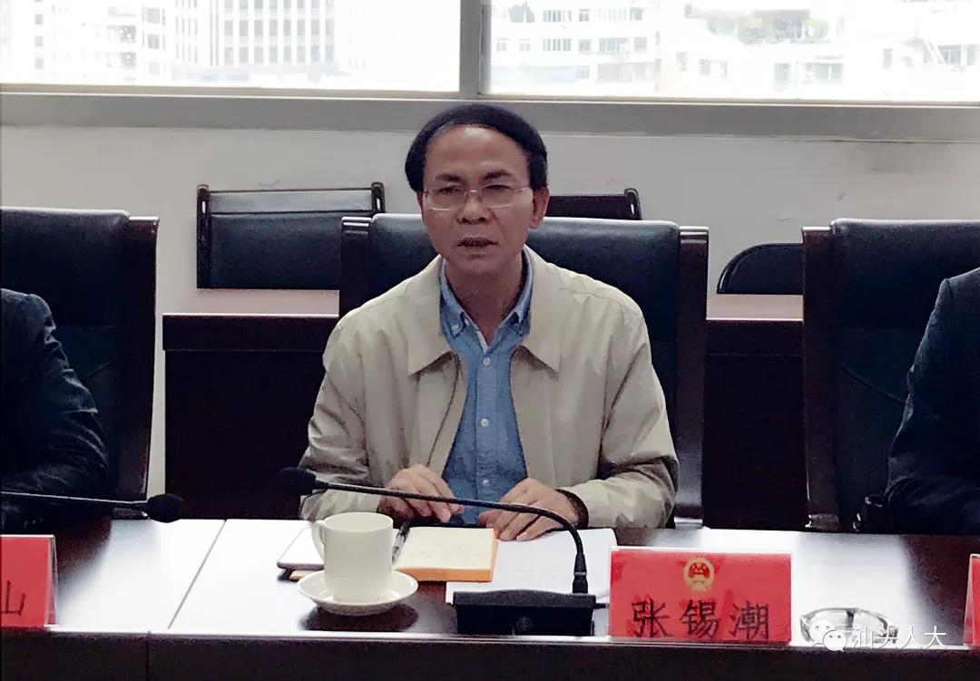 市政府副秘书长黄汉文,市人大常委会委员,教科文卫工委主任李楚兰